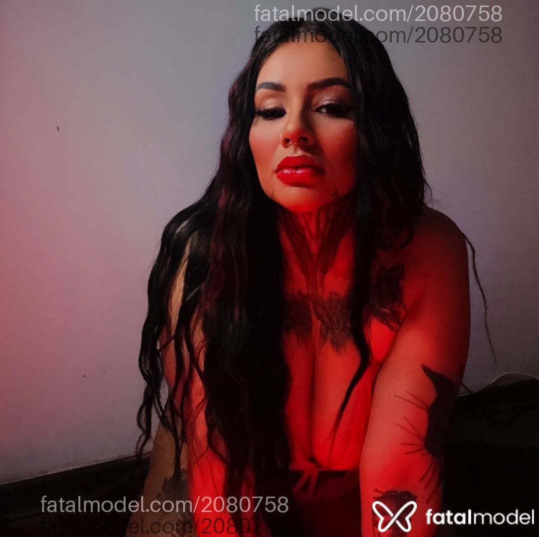 Acompanhante mulher morena (o) de olhos castanhos - Bruna