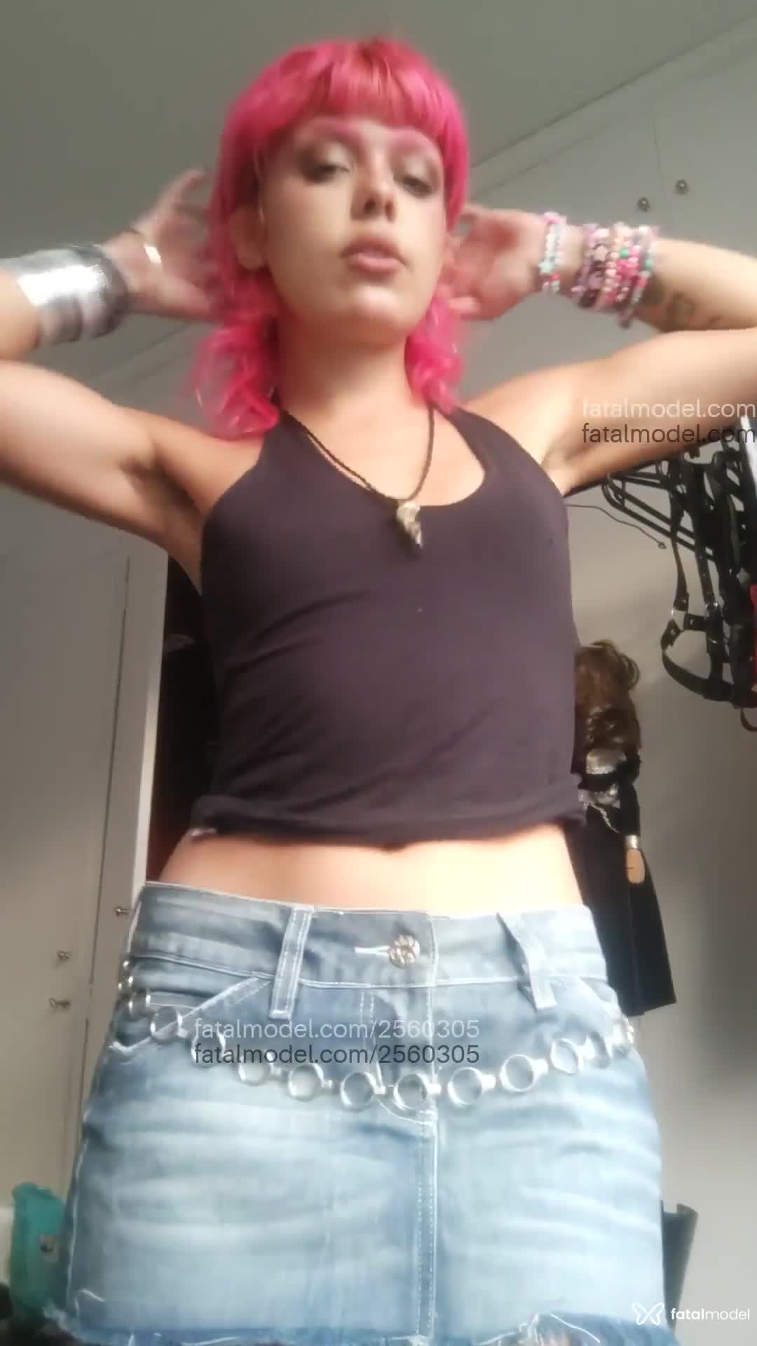 Acompanhante mulher com cabelo colorido de olhos castanhos em São Paulo - Angel