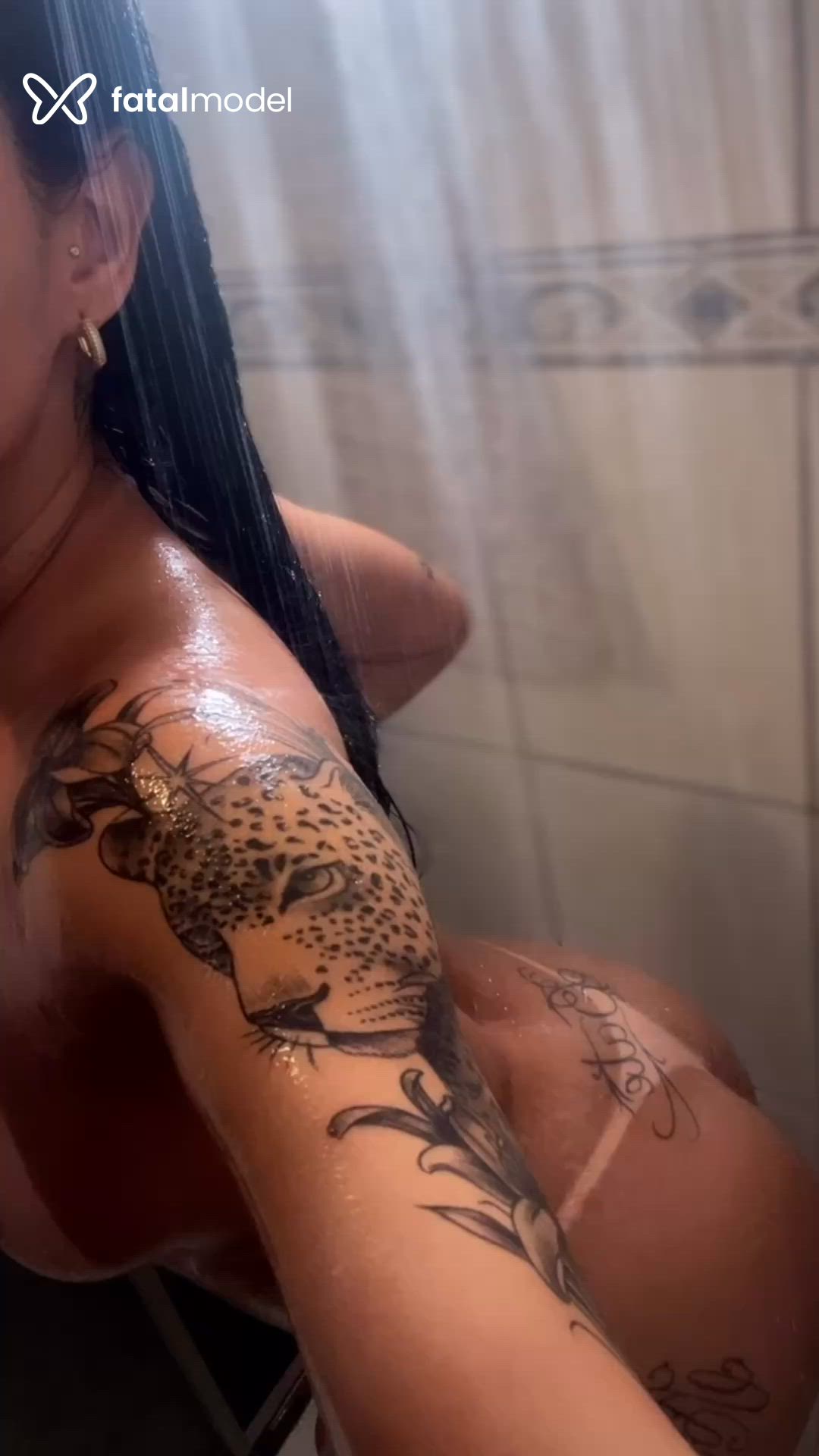 Acompanhante mulher com cabelo castanho de olhos castanhos em Imbituba - Shai