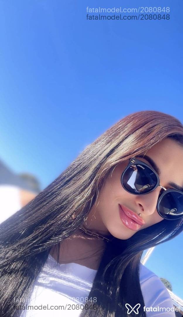 Acompanhante mulher com cabelo castanho de olhos castanhos - Shai
