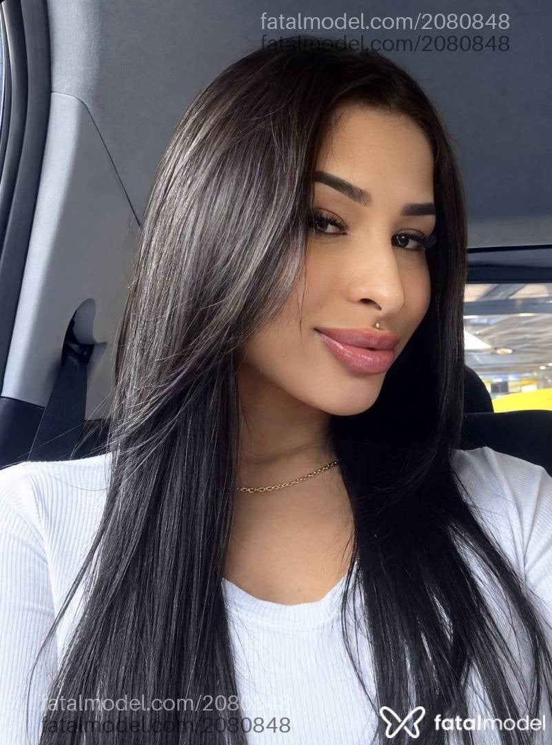 Acompanhante mulher com cabelo castanho de olhos castanhos - Shai