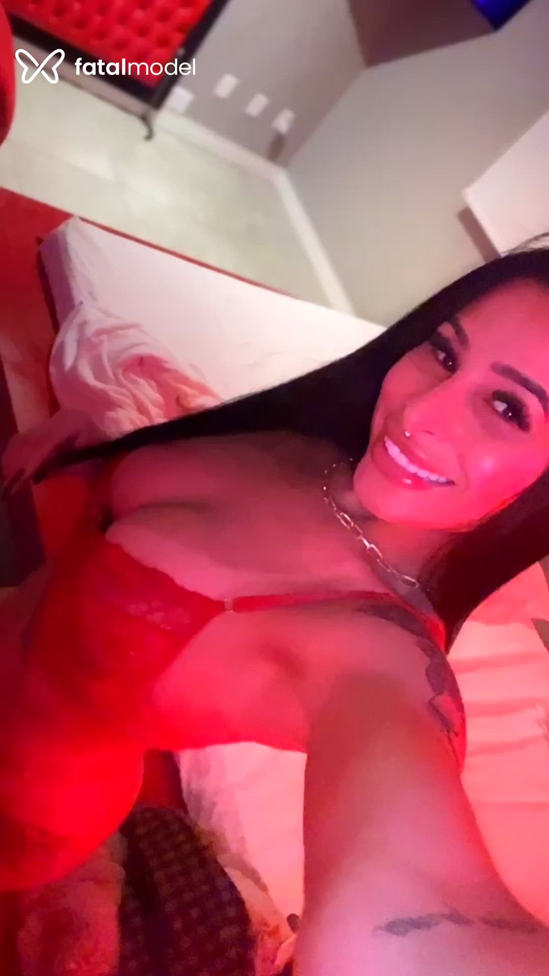 Acompanhante mulher com cabelo castanho de olhos castanhos em Imbituba - Shai