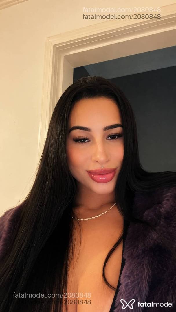 Acompanhante mulher com cabelo castanho de olhos castanhos - Shai