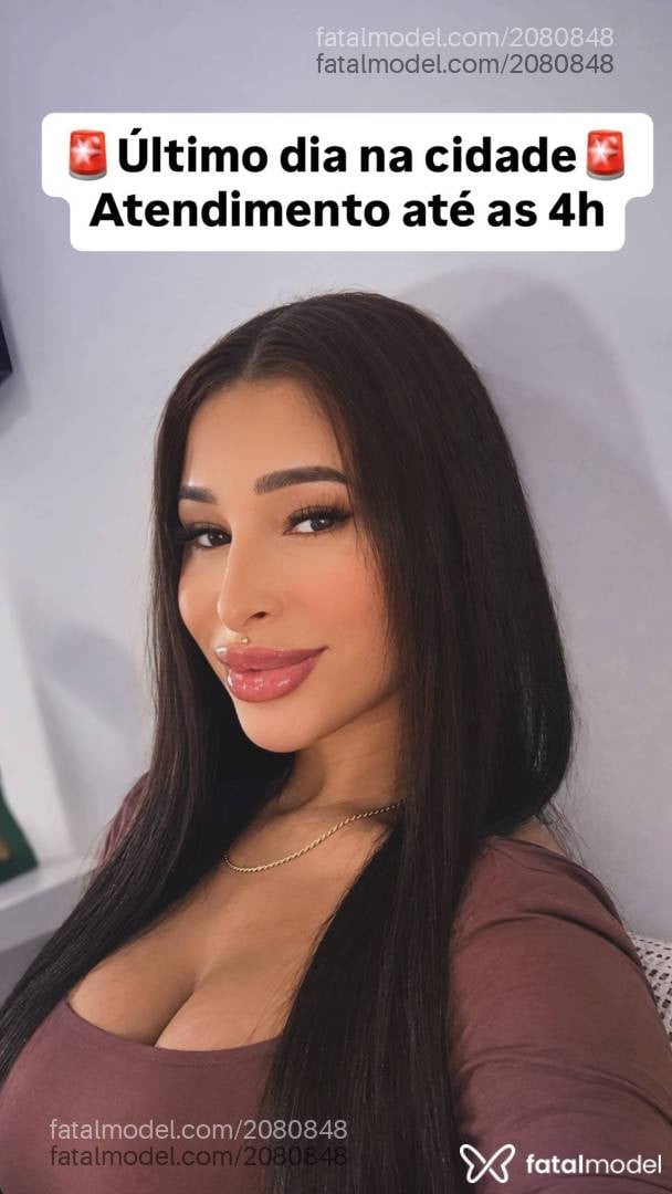 Acompanhante mulher com cabelo castanho de olhos castanhos - Shai