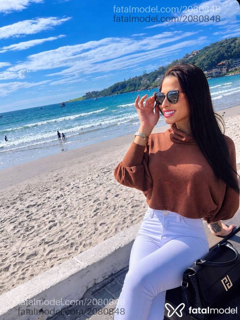 Acompanhante mulher com cabelo castanho de olhos castanhos - Shai