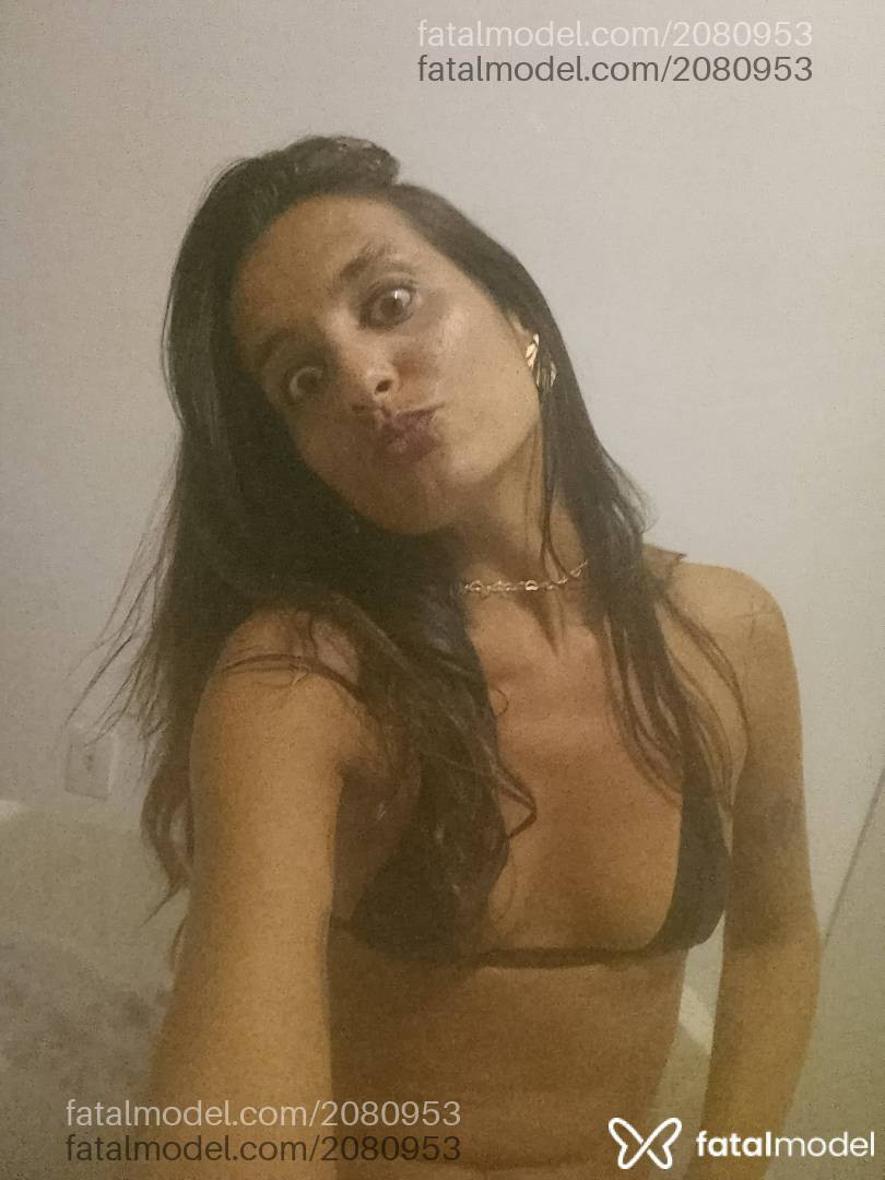 Acompanhante mulher com cabelo castanho de olhos verdes em Natal Acompanhante mulher com cabelo castanho de olhos verdes em Natal - Lorena