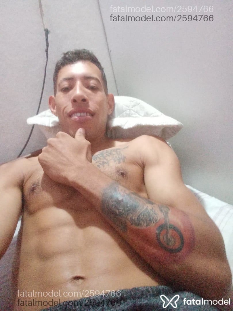 Acompanhante homem com cabelo grisalho de olhos pretos em Virtual Acompanhante homem com cabelo grisalho de olhos pretos em Virtual - Nathan