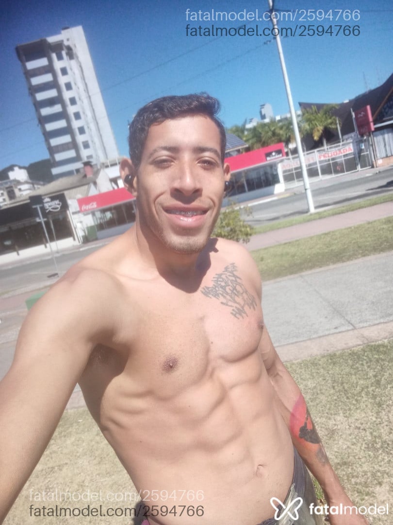 Acompanhante homem com cabelo grisalho de olhos pretos em Virtual Acompanhante homem com cabelo grisalho de olhos pretos em Virtual - Nathan