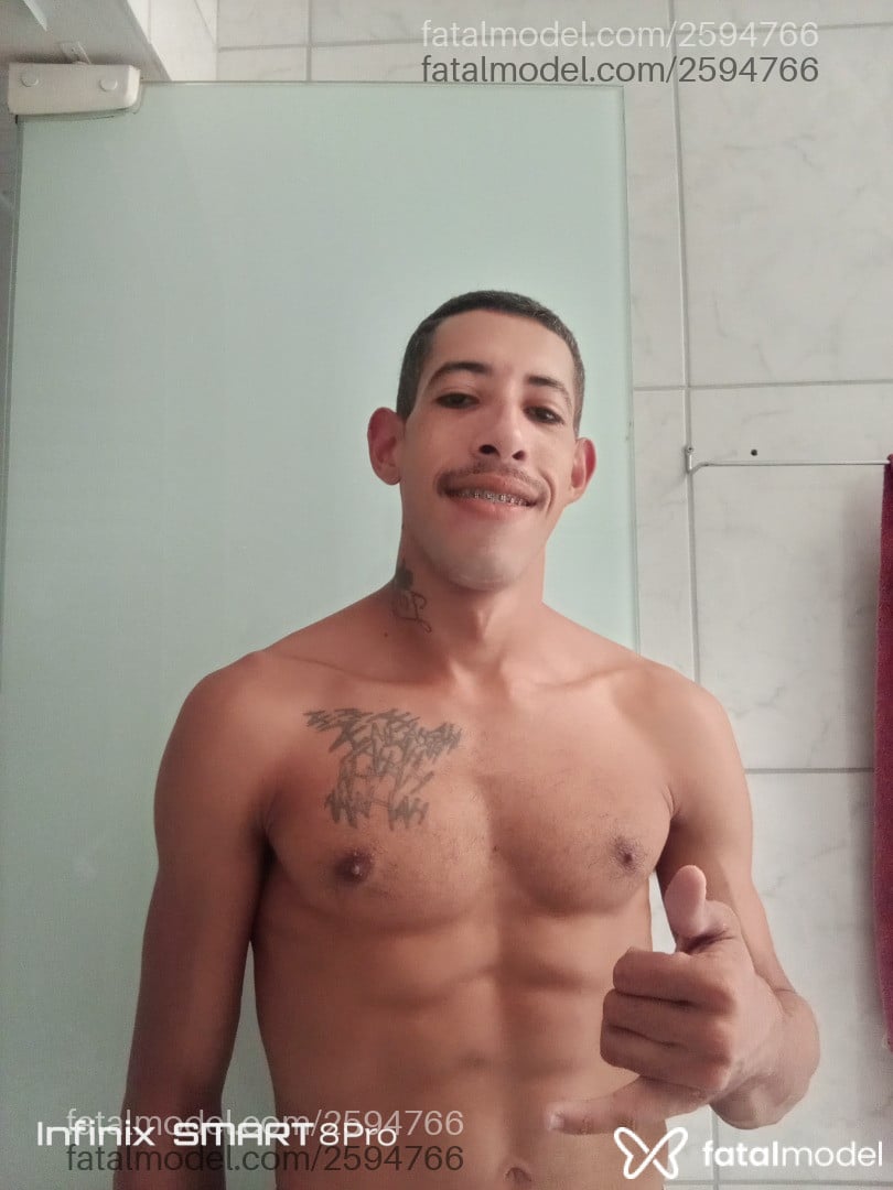 Acompanhante homem com cabelo grisalho de olhos pretos em Virtual Acompanhante homem com cabelo grisalho de olhos pretos em Virtual - Nathan