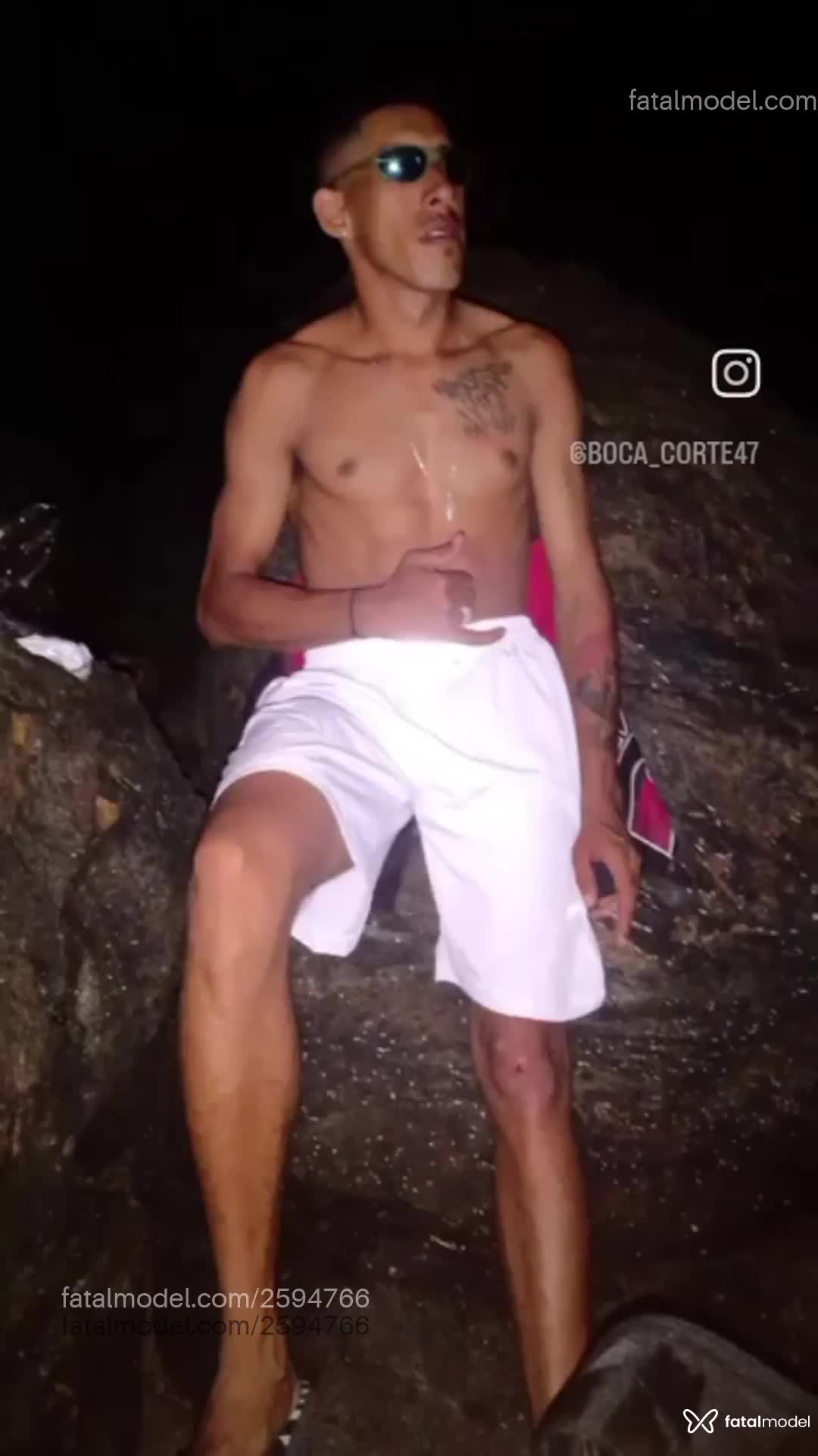Acompanhante homem com cabelo grisalho de olhos pretos em Virtual Acompanhante homem com cabelo grisalho de olhos pretos em Virtual - Nathan