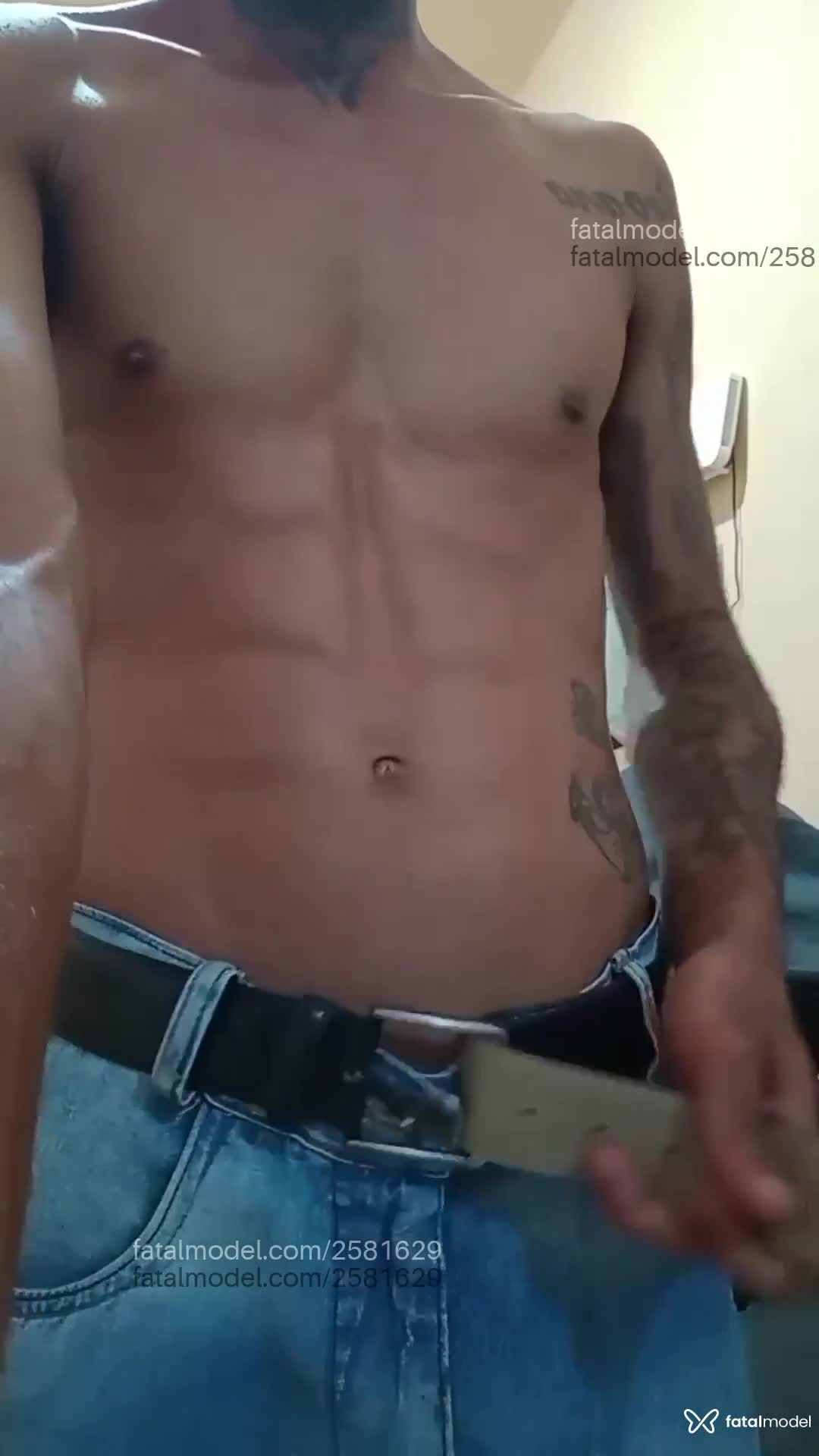 Acompanhante homem morena (o) de olhos castanhos em Virtual - Putífero