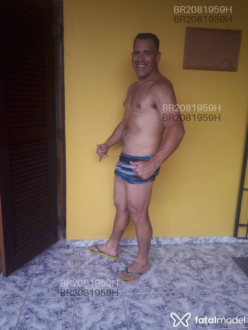 Acompanhante homem com cabelo castanho de olhos castanhos em São Paulo Acompanhante homem com cabelo castanho de olhos castanhos em São Paulo - Marcelo