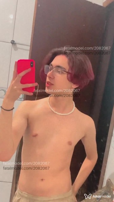 Acompanhante homem com cabelo castanho de olhos castanhos em Virtual - Lipe Kawazoe