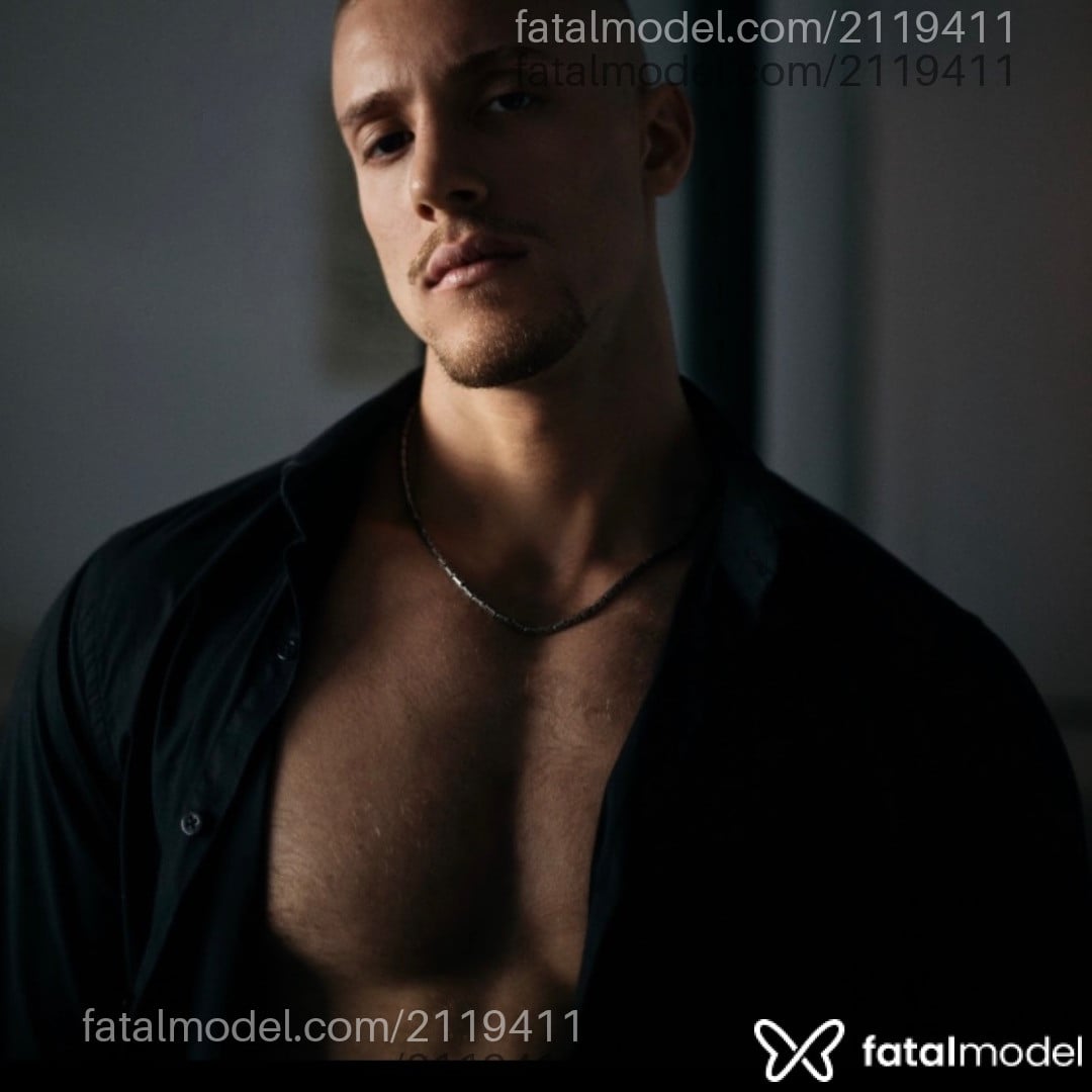 Acompanhante homem loira (o) de olhos mel em São Paulo Acompanhante homem loira (o) de olhos mel em São Paulo - Addonis