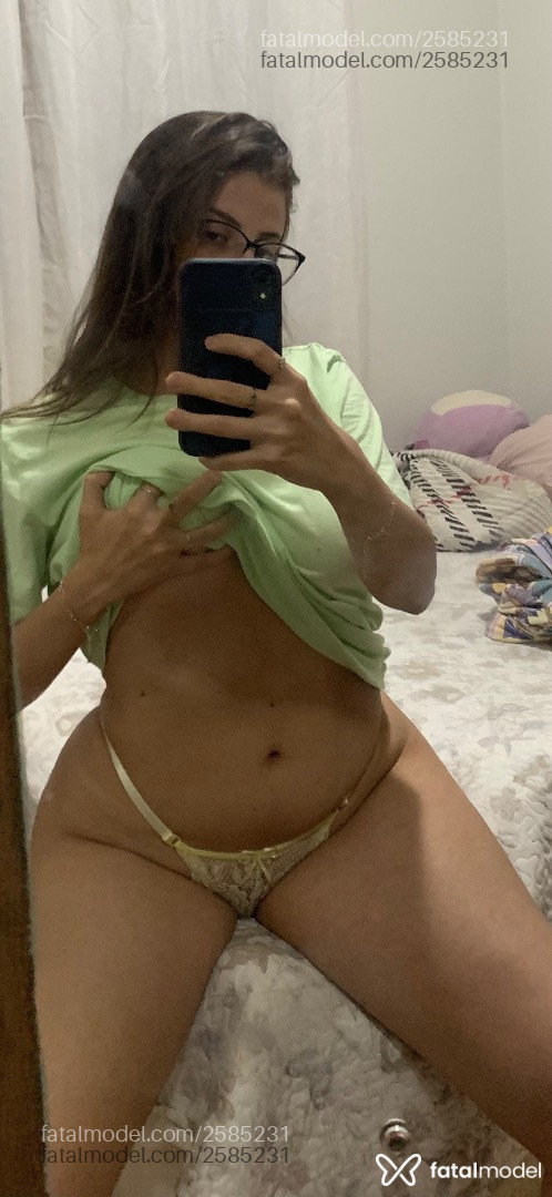 Acompanhante mulher com cabelo castanho de olhos mel em Virtual - Almeidinha