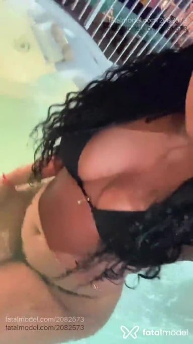 Acompanhante mulher com cabelo castanho de olhos pretos - Larissa Reis Acompanhante mulher com cabelo castanho de olhos pretos - Larissa Reis