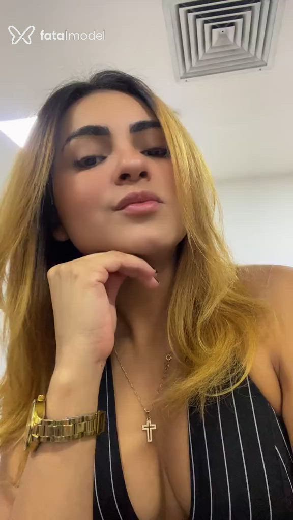 Acompanhante mulher loira (o) de olhos castanhos - ísis Vasconcellos