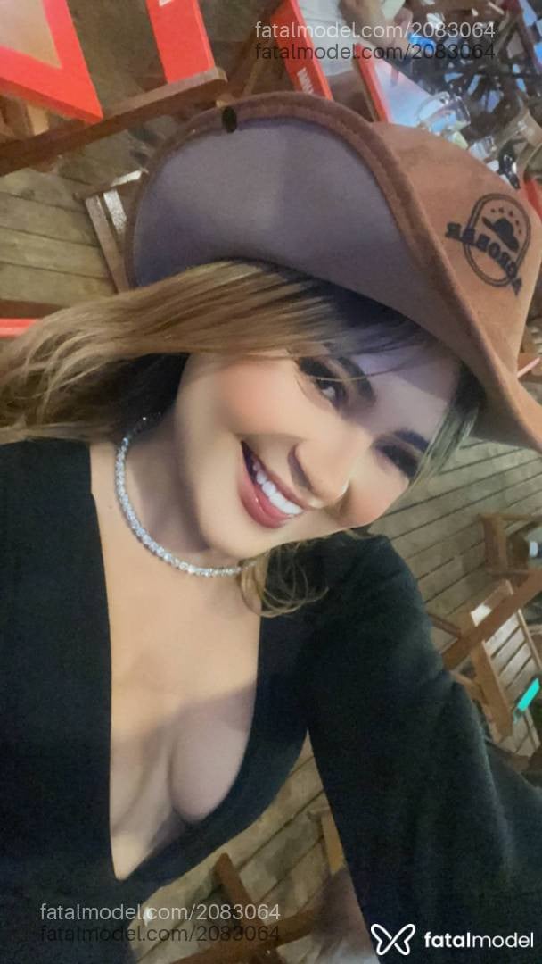 Acompanhante mulher loira (o) de olhos castanhos - ísis Vasconcellos