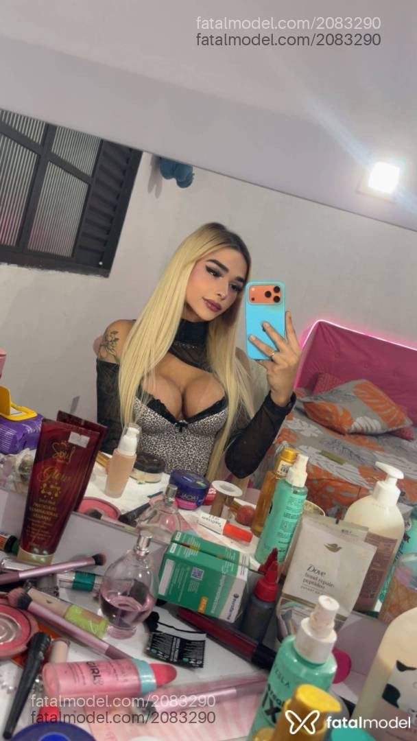 Acompanhante mulher trans loira (o) de olhos castanhos - Pamella