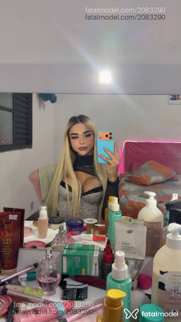 Acompanhante mulher trans loira (o) de olhos castanhos - Pamella