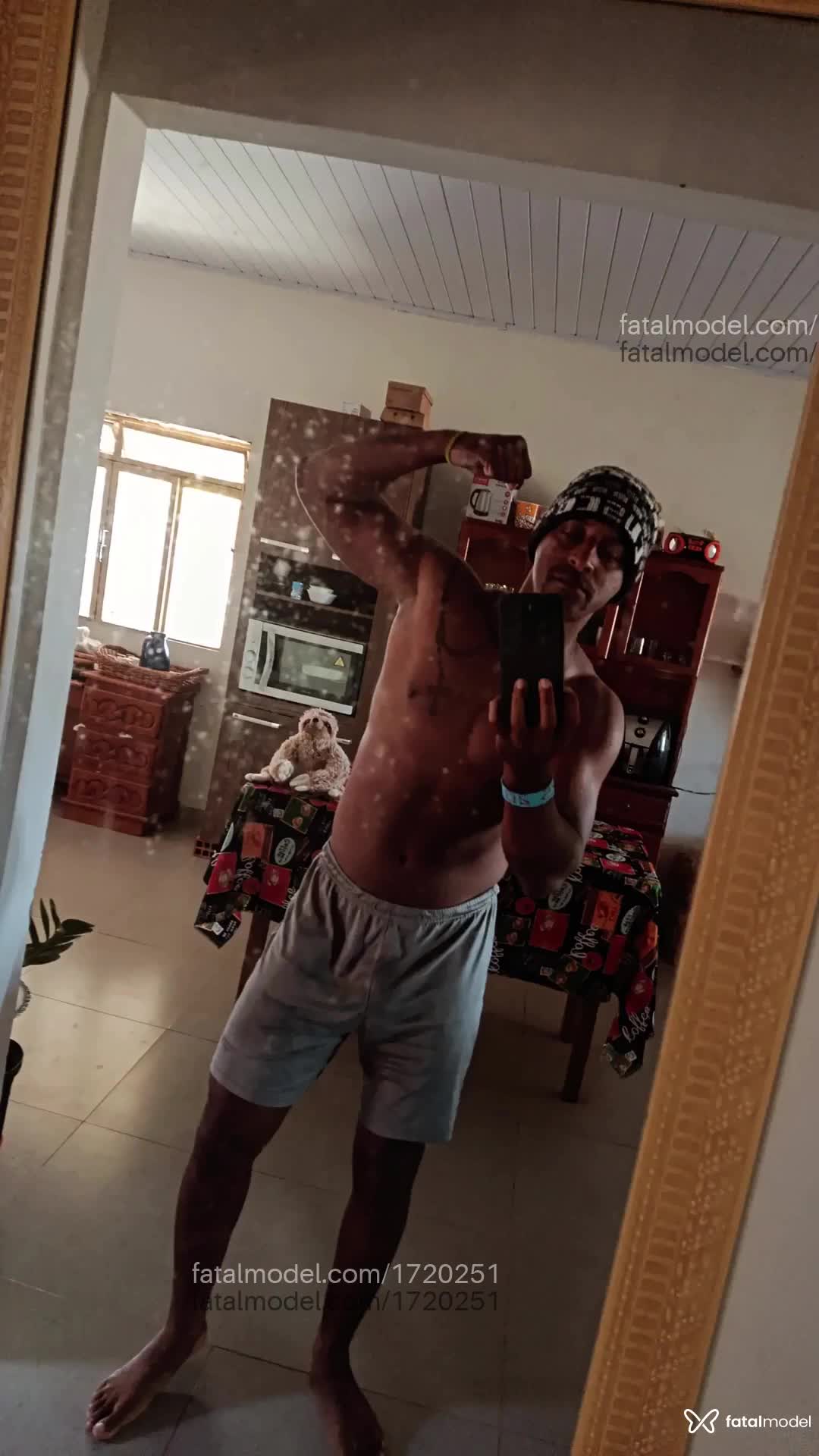 Acompanhante homem com cabelo castanho de olhos castanhos em Vilhena Acompanhante homem com cabelo castanho de olhos castanhos em Vilhena - Massagemr