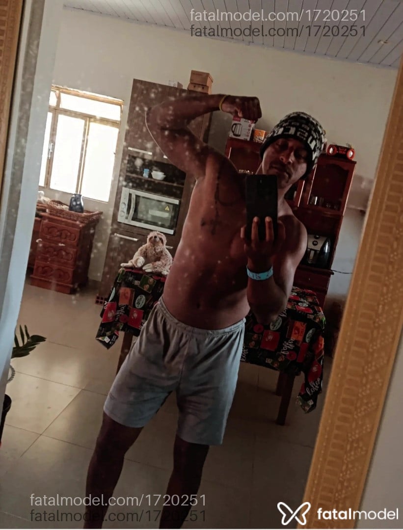 Acompanhante homem com cabelo castanho de olhos castanhos em Vilhena Acompanhante homem com cabelo castanho de olhos castanhos em Vilhena - Massagemr