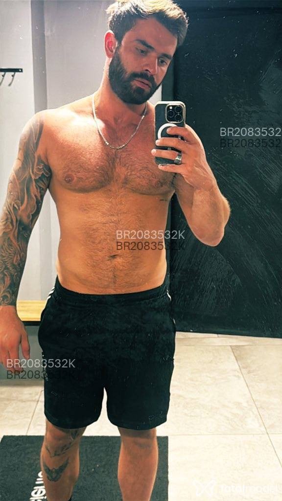 Acompanhante homem com cabelo castanho de olhos castanhos em Porto Alegre - Bernardo Wolffer