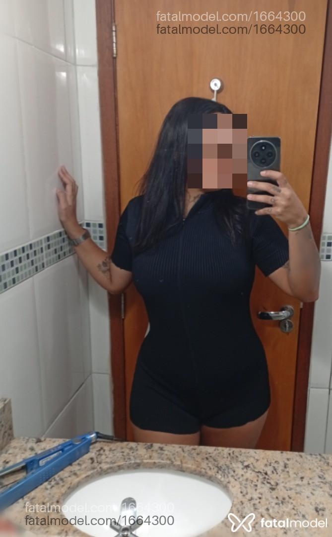 Acompanhante mulher com cabelo castanho de olhos castanhos - Mel