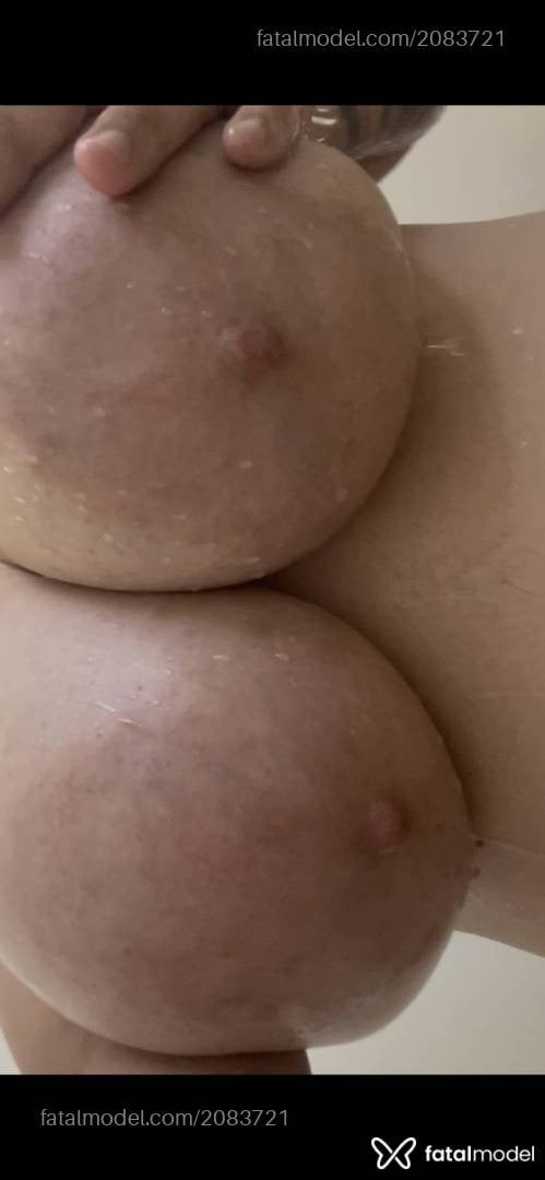 Acompanhante mulher com cabelo castanho de olhos mel - Bruninha