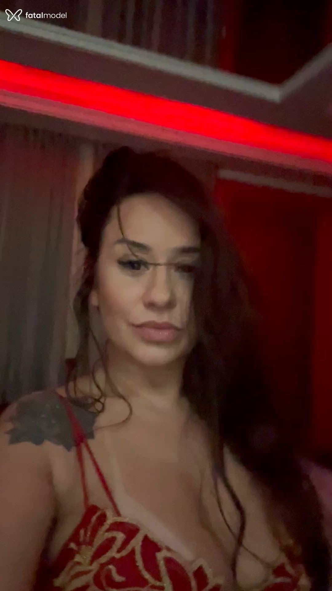 Acompanhante mulher com cabelo castanho de olhos castanhos em Porto Alegre Acompanhante mulher com cabelo castanho de olhos castanhos em Porto Alegre - Daniele
