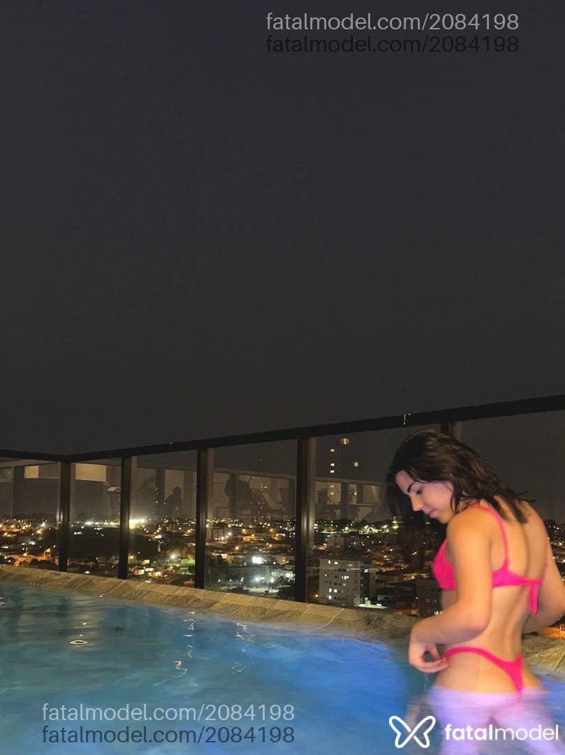 Acompanhante mulher trans com cabelo castanho de olhos pretos em São Paulo - Larissa Morais