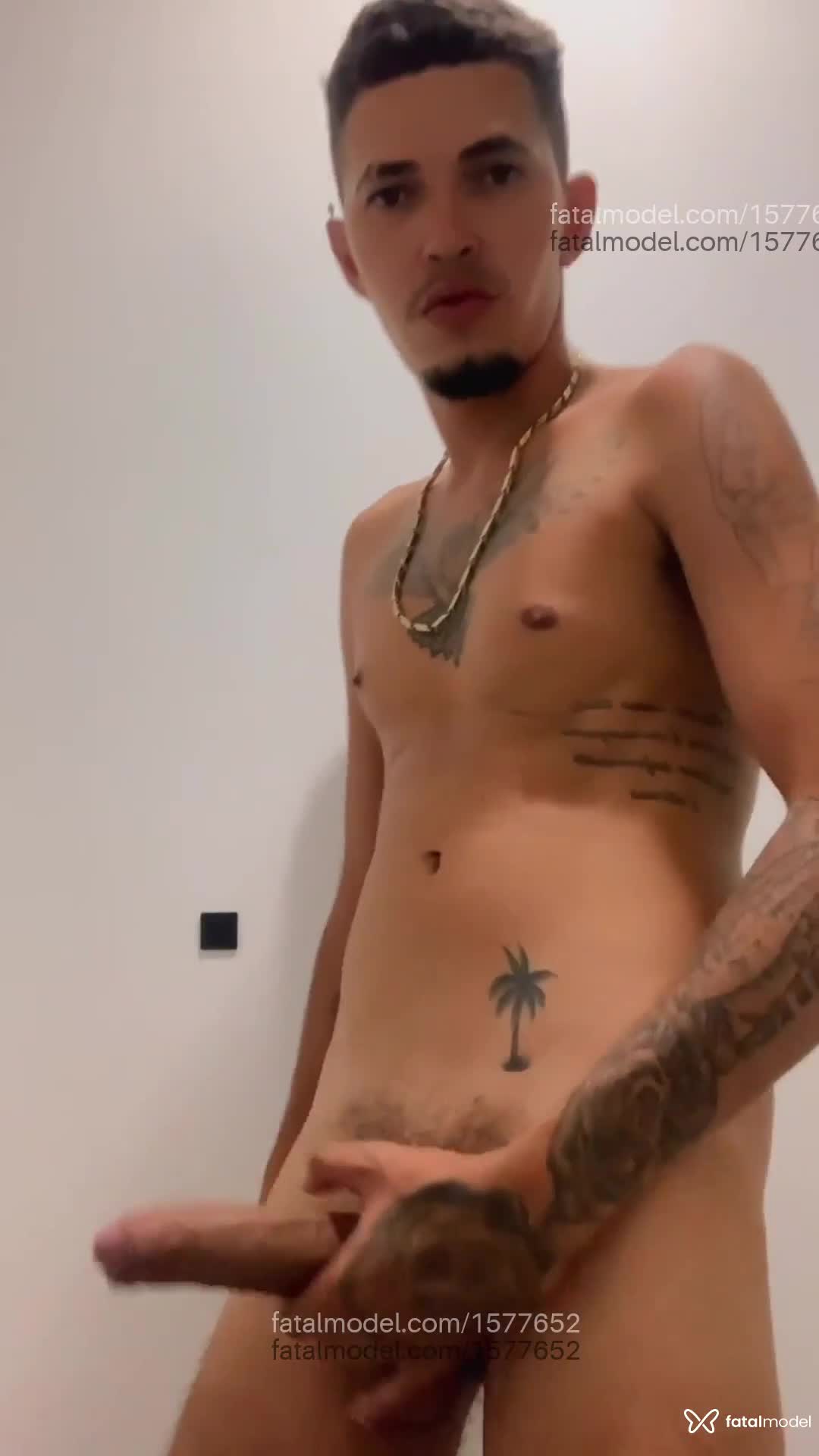 Acompanhante homem com cabelo castanho de olhos pretos em São Paulo - Lukas Vicenzo