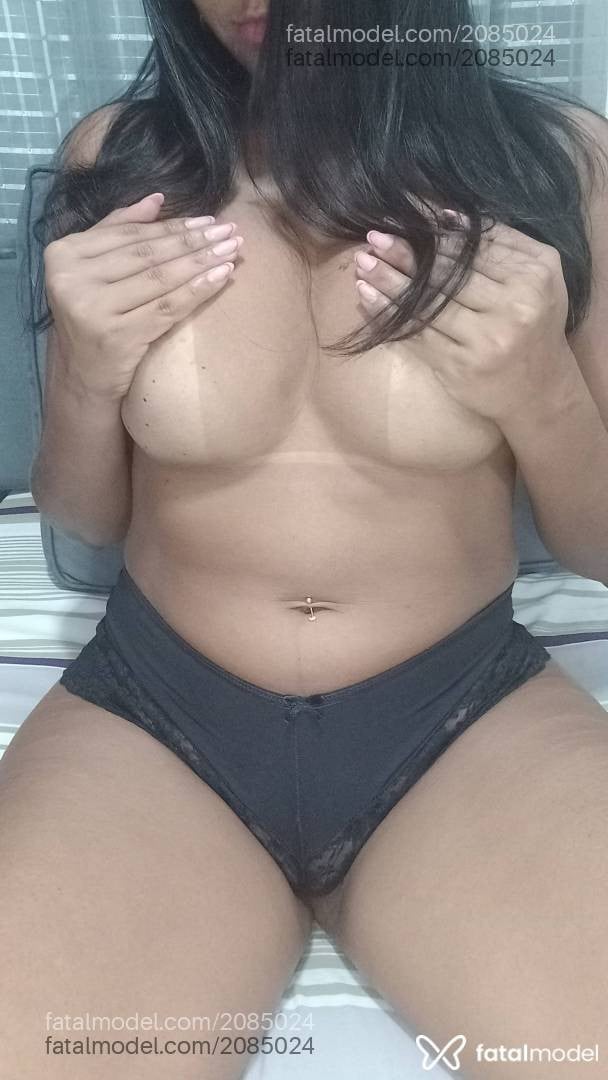 Acompanhante mulher com cabelo castanho de olhos castanhos em Virtual - Annye