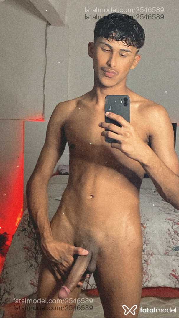 Acompanhante homem com cabelo castanho de olhos castanhos em São Paulo Acompanhante homem com cabelo castanho de olhos castanhos em São Paulo - Jenner