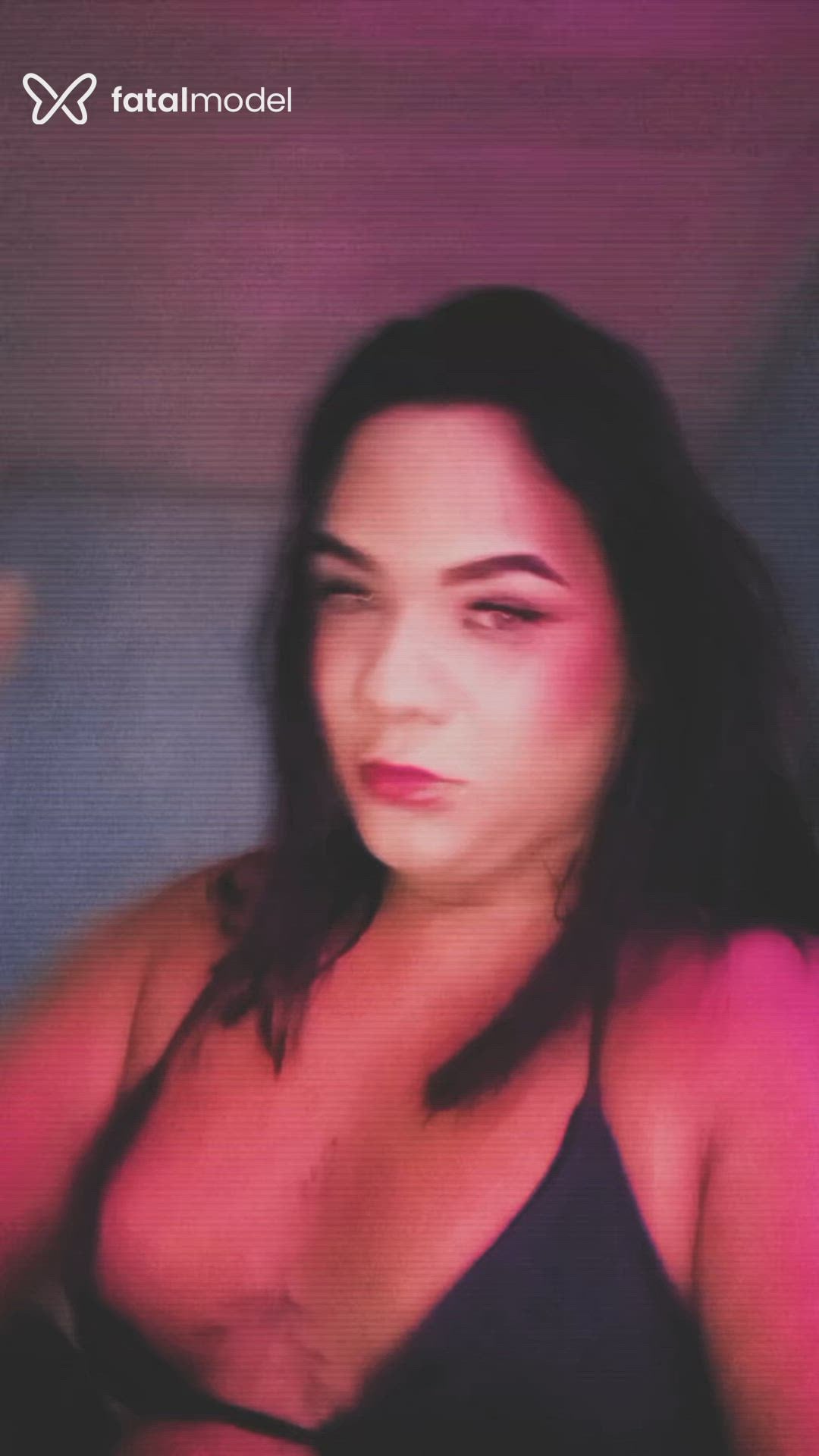 Acompanhante mulher trans morena (o) de olhos castanhos - árina