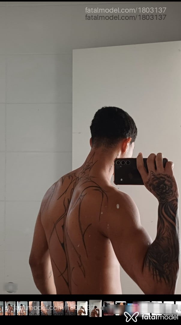 Acompanhante homem com cabelo castanho de olhos castanhos em Tijucas - Gabriel
