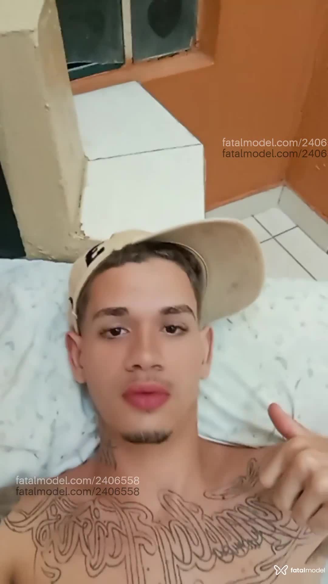 Acompanhante homem loira (o) de olhos castanhos - Henrique