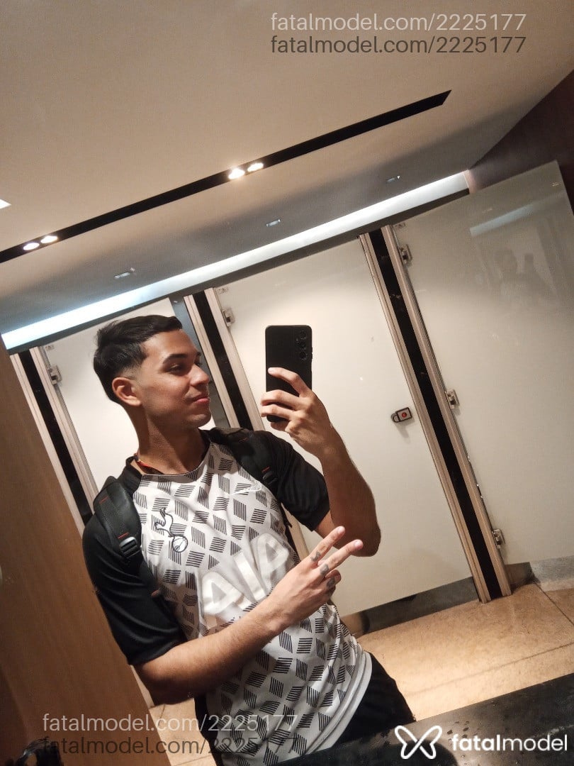Acompanhante homem com cabelo castanho de olhos castanhos em São José dos Campos - Oliver