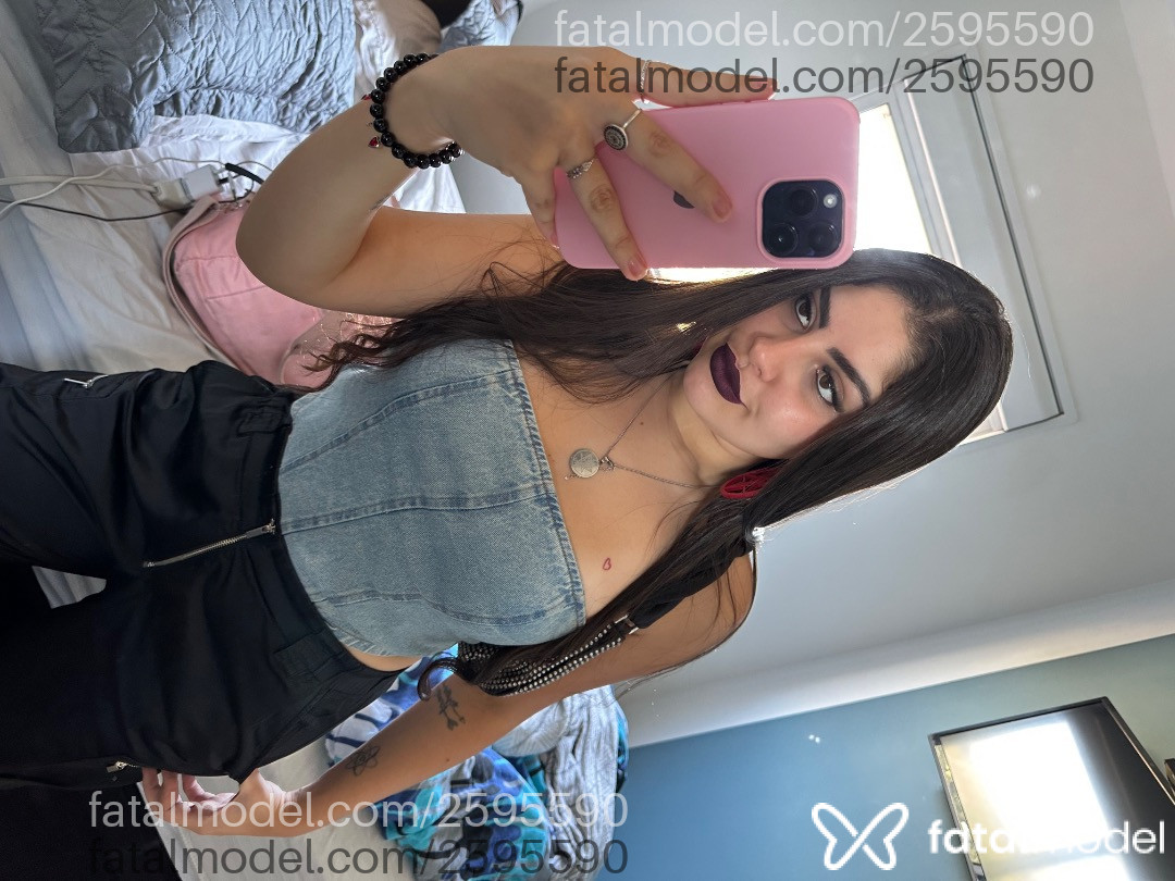 Acompanhante mulher com cabelo castanho de olhos mel em Virtual Acompanhante mulher com cabelo castanho de olhos mel em Virtual - Mariana