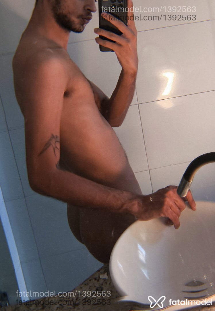 Acompanhante homem com cabelo castanho de olhos castanhos em Sete Lagoas - Passdot
