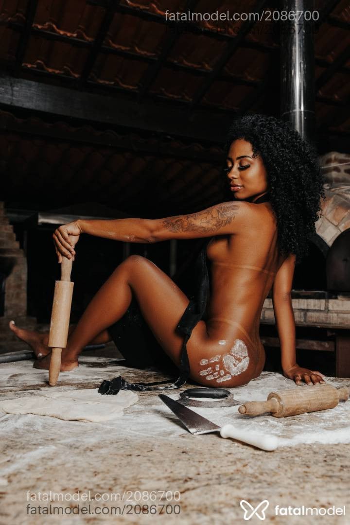 Acompanhante mulher morena (o) de olhos pretos - Agatha
