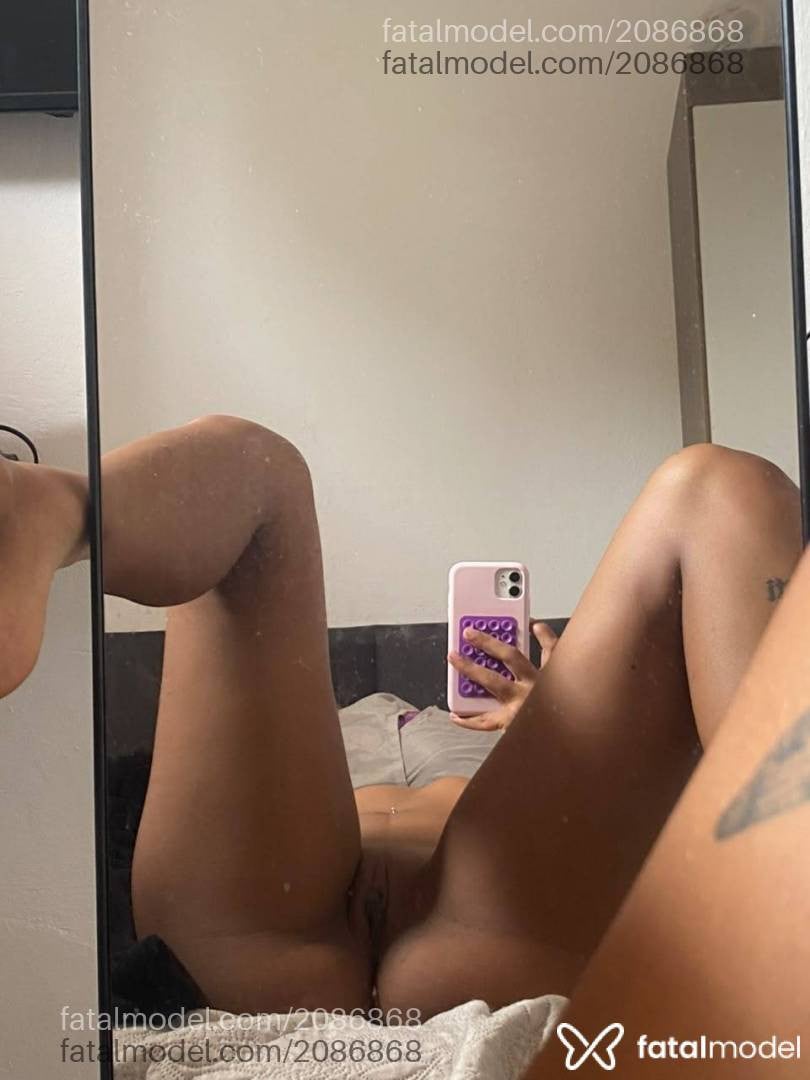 Acompanhante mulher morena (o) de olhos castanhos - Emilly