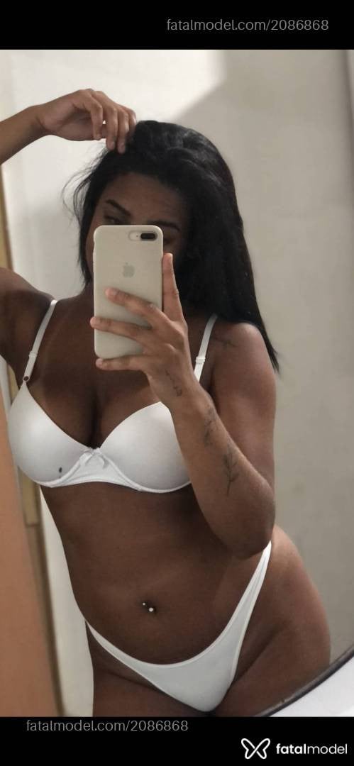 Acompanhante mulher morena (o) de olhos castanhos - Emilly