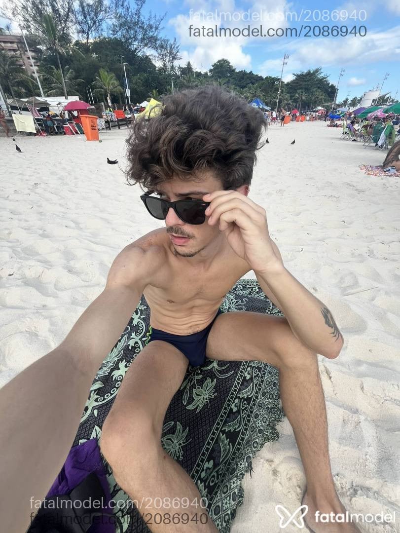 Acompanhante homem com cabelo castanho de olhos verdes em Rio de Janeiro - Dnp
