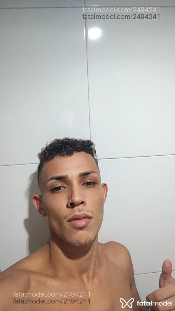 Acompanhante homem com cabelo castanho de olhos castanhos - Aramino