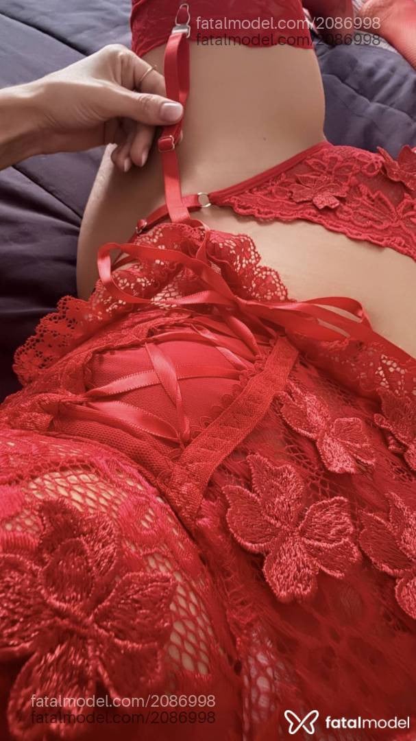Acompanhante mulher loira (o) de olhos castanhos - Isa Palomina