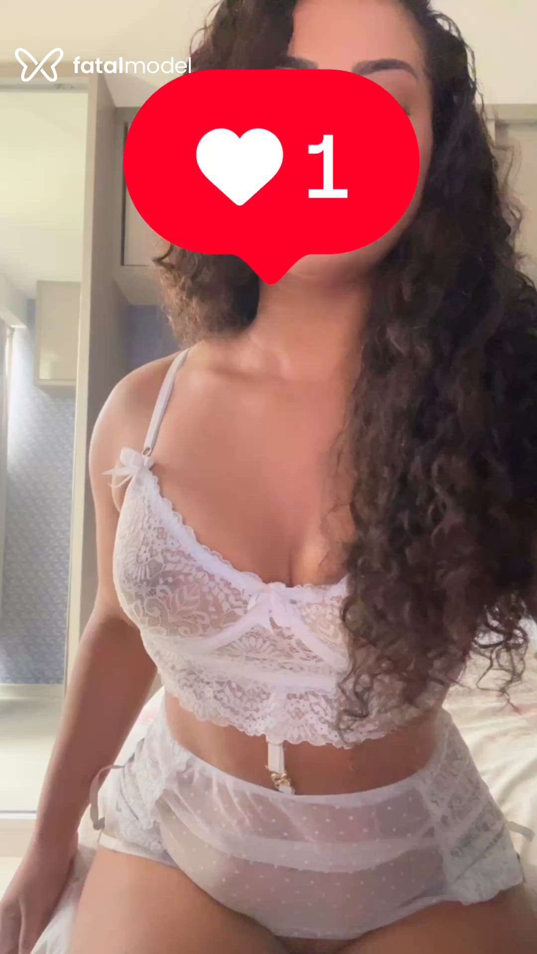 Acompanhante mulher morena (o) de olhos castanhos - Yasmin