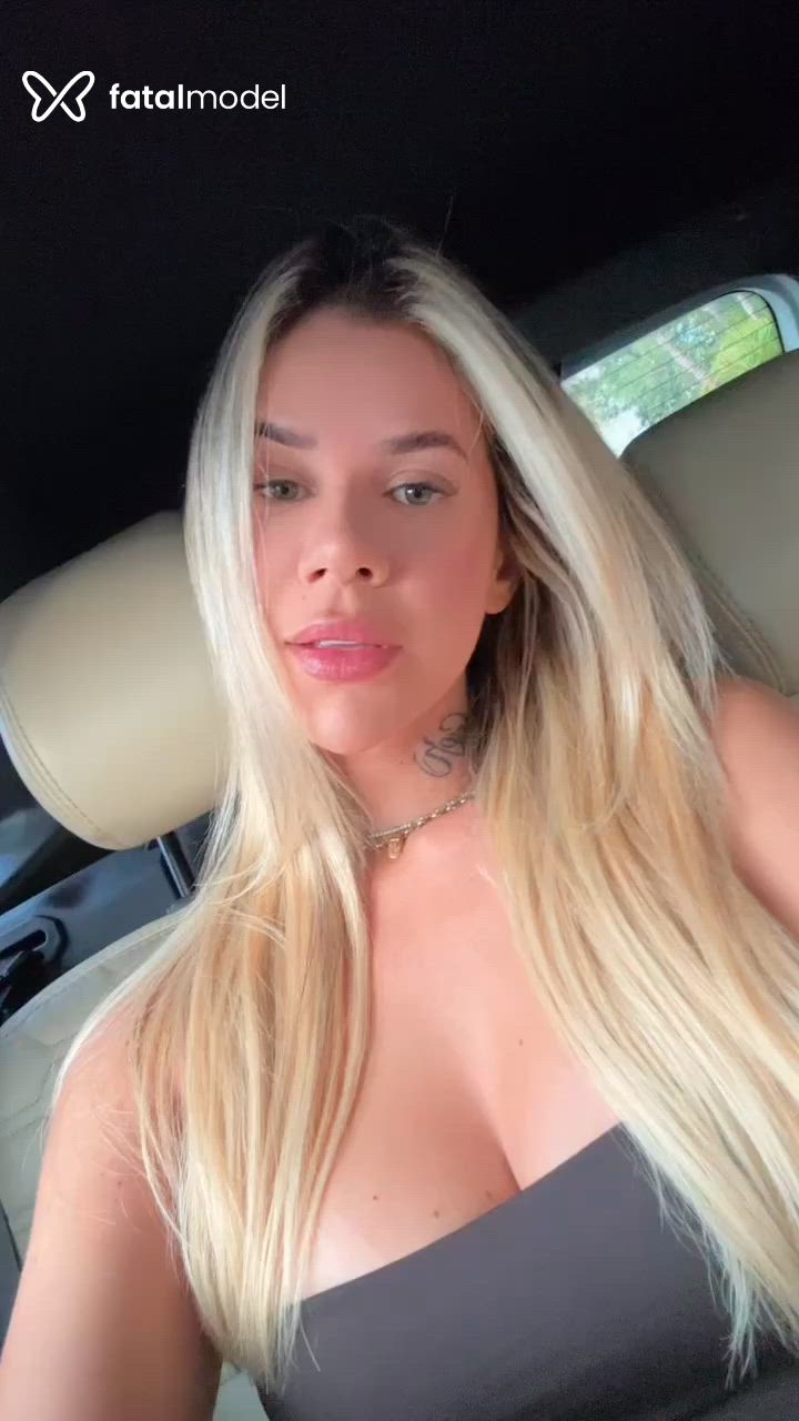 Acompanhante mulher loira (o) de olhos verdes - Julia