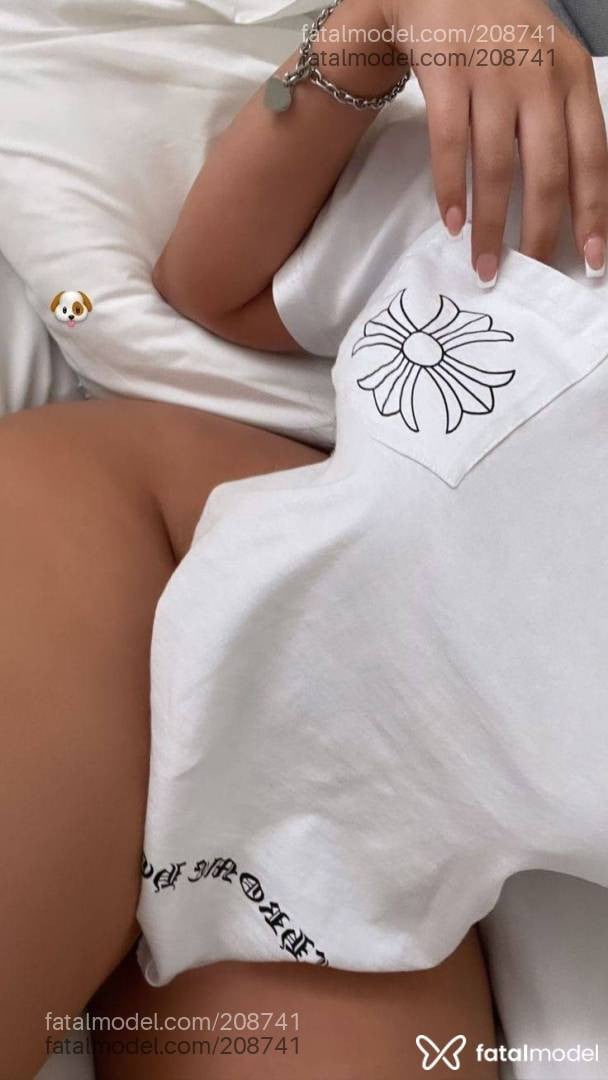 Acompanhante mulher loira (o) de olhos castanhos - Thaisinha