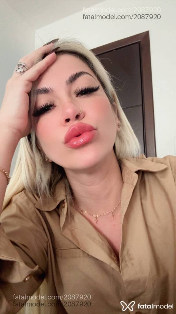 Acompanhante mulher loira (o) de olhos mel em Jataí Acompanhante mulher loira (o) de olhos mel em Jataí - Angel Antonelli